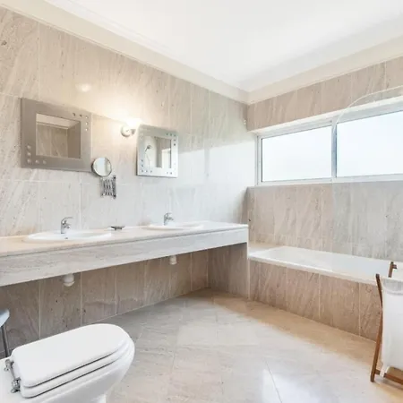 3-bed 10 Mins To The Beach In Willa