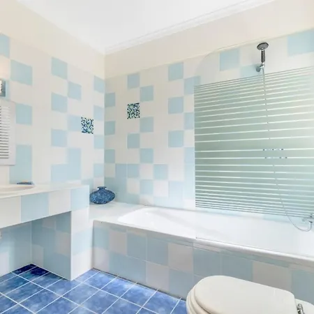 Willa 3-bed 10 Mins To The Beach In